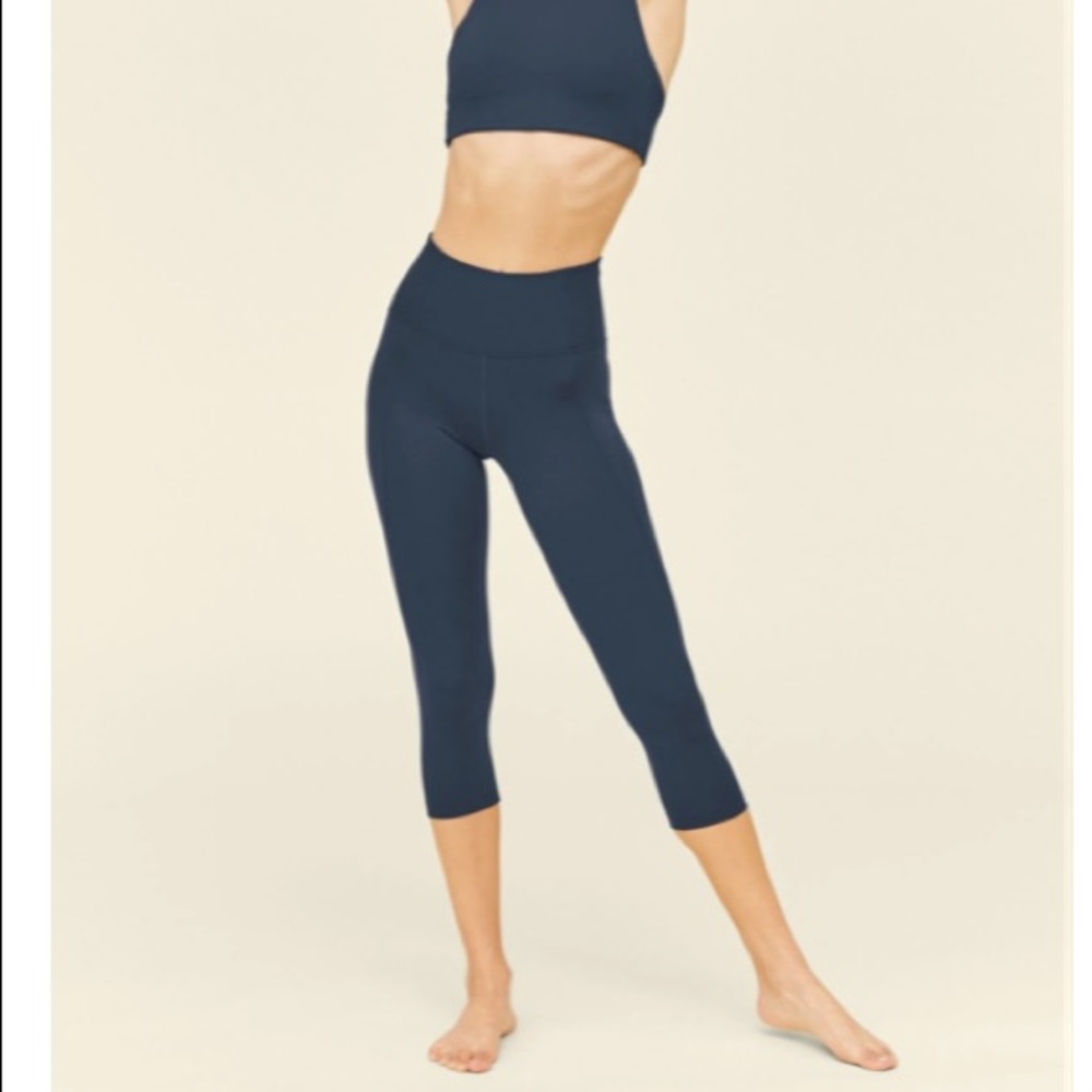 Girlfriend Collective Capri length Compression Legging - Midnight - Size M - EUC